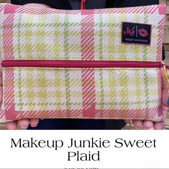 NEW Makeup Junkie Bag Size Medium Sweet Plaid - Picture 3 of 9